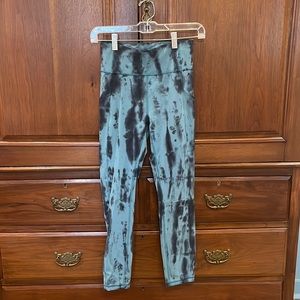 Lululemon legging in blue tie dye